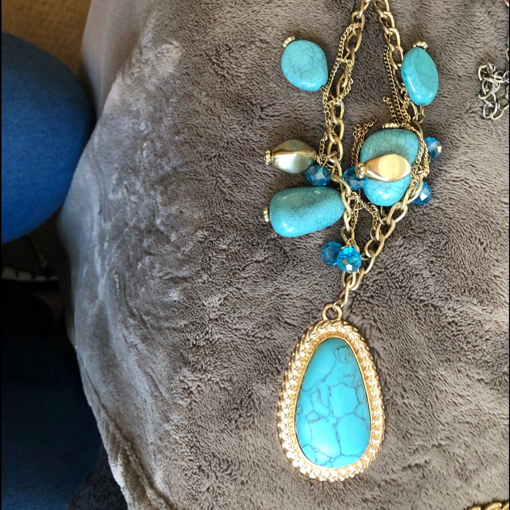 Turquoise necklace with gold chain